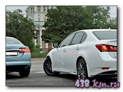 ЯГУАР-XF против ЛЕКСУСА-GS ЯГУАР-XF против ЛЕКСУСА-GS
